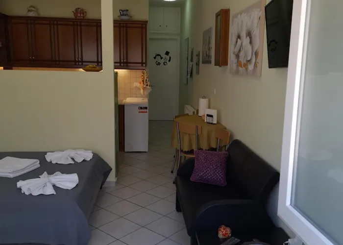 Summerandros Pefkakia * Ándros