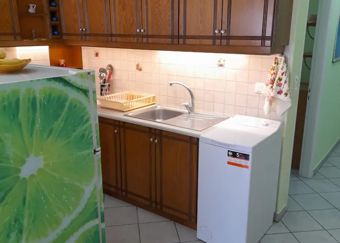 Summerandros Pefkakia Lägenhet *