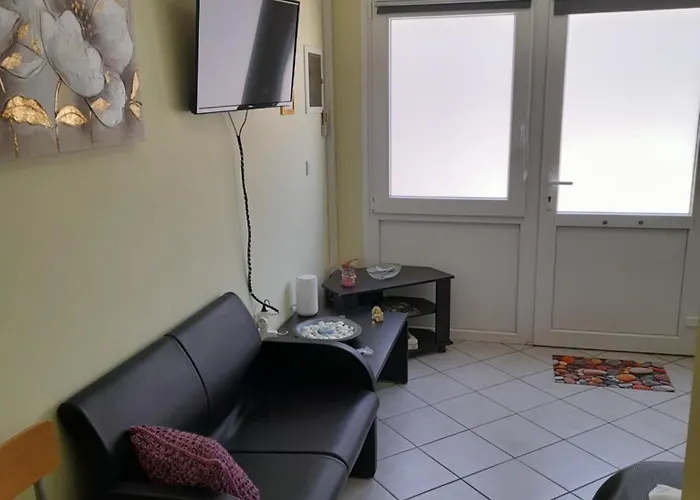 Summerandros Pefkakia Lägenhet