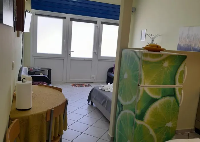 Summerandros Pefkakia Lägenhet *